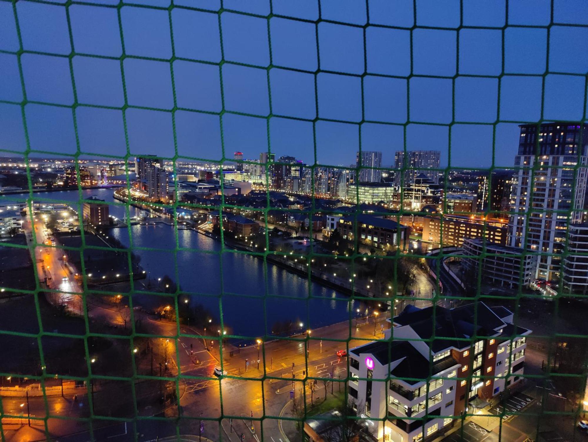 Quayside Penthouse 2 Bedroom Ensuite Near Media City & Manchester United Exterior photo