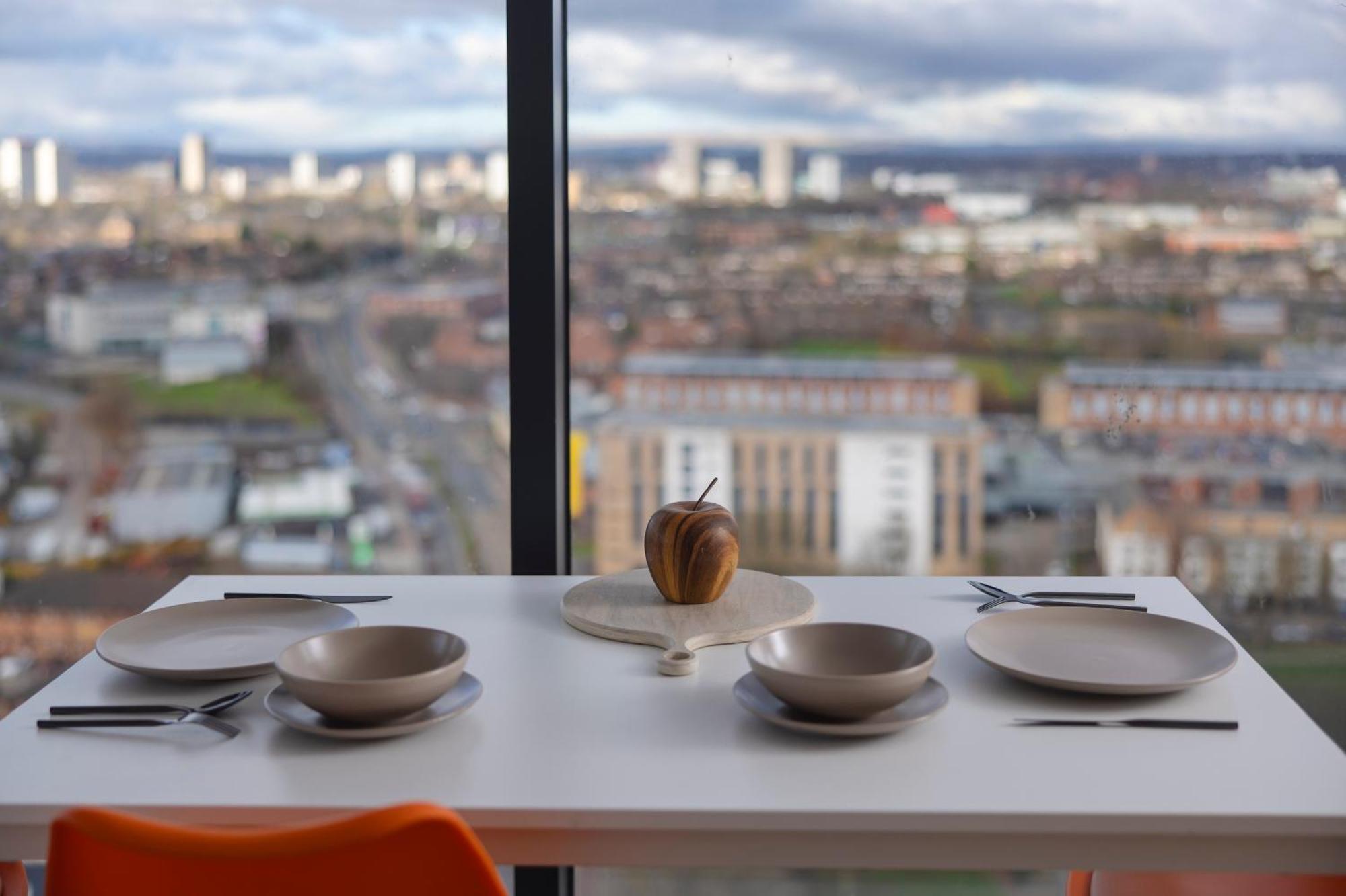 Quayside Penthouse 2 Bedroom Ensuite Near Media City & Manchester United Exterior photo