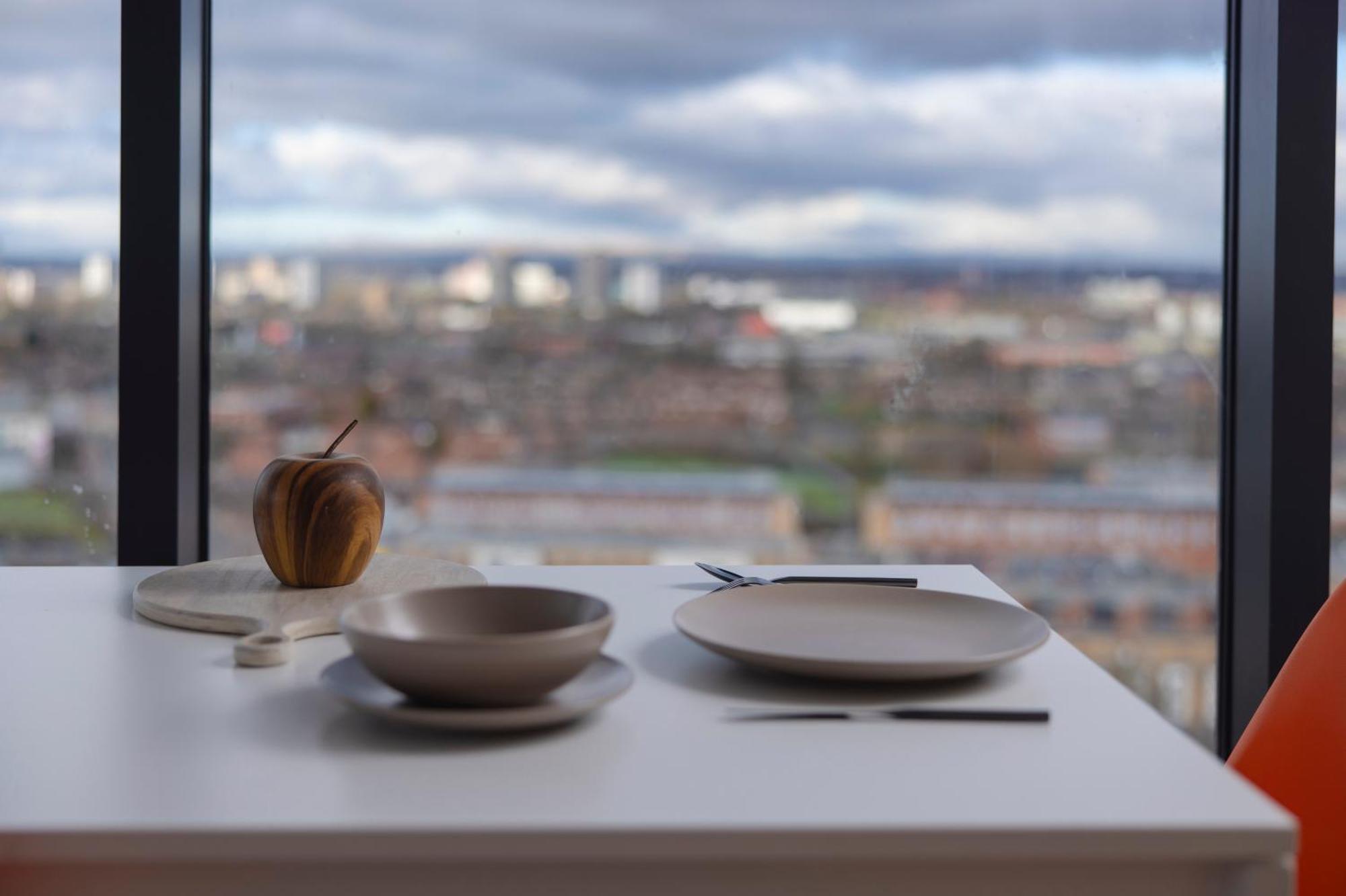 Quayside Penthouse 2 Bedroom Ensuite Near Media City & Manchester United Exterior photo